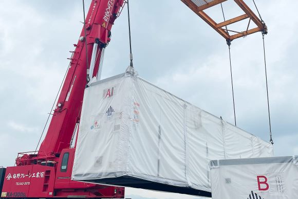 クレーンによる荷役の様子２