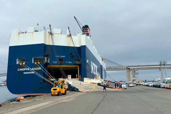 RO/RO船での輸送の様子